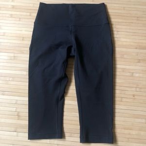 LULULEMON- CAPRI LEGGINGS